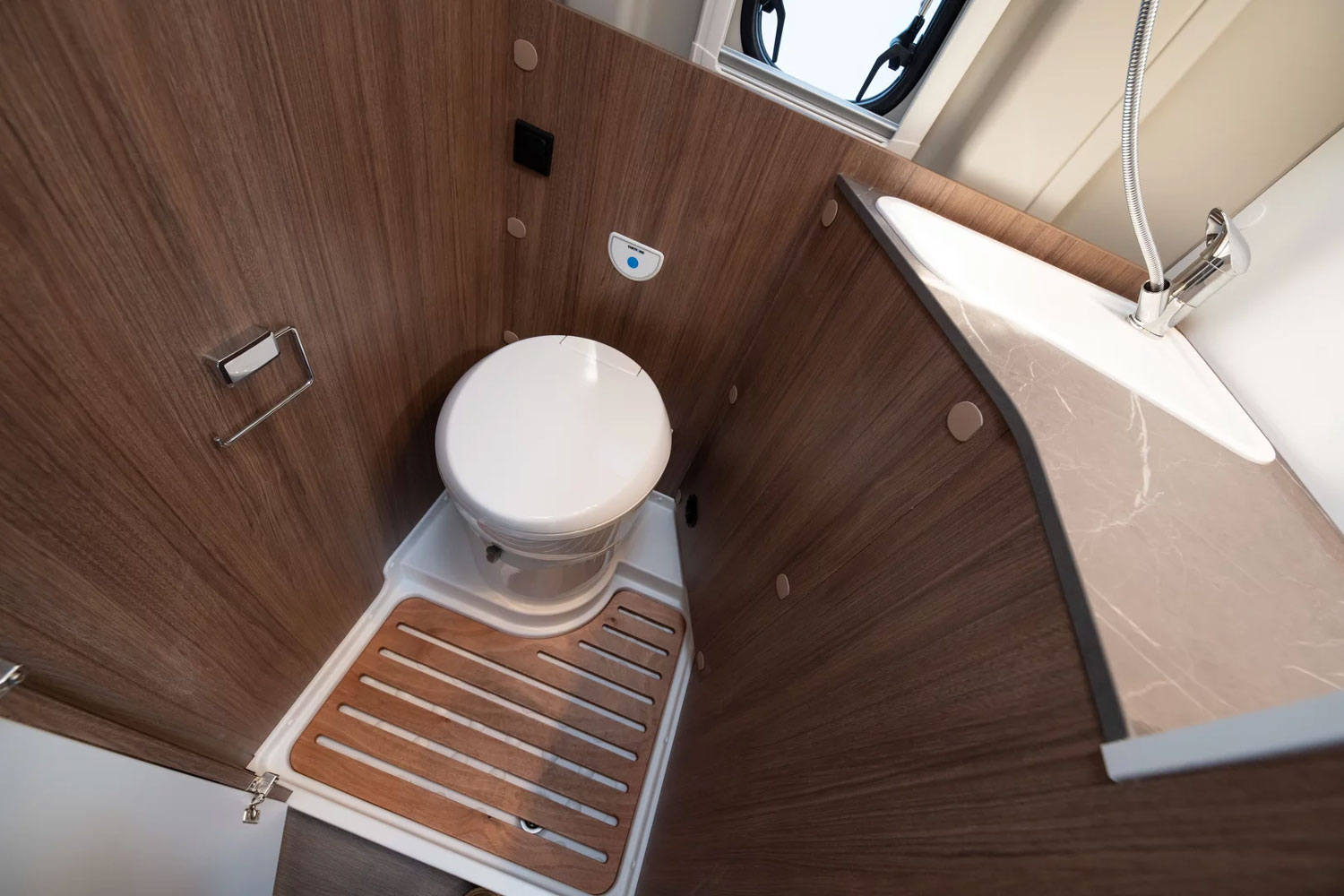 Motorhoming Off Grid - Washroom Facilities